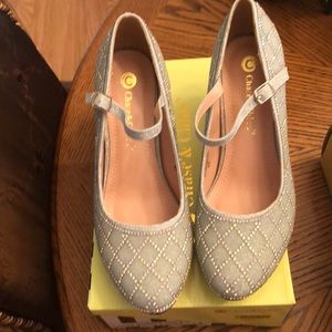 Chase & Chloe pumps rhinestone embellished shoes